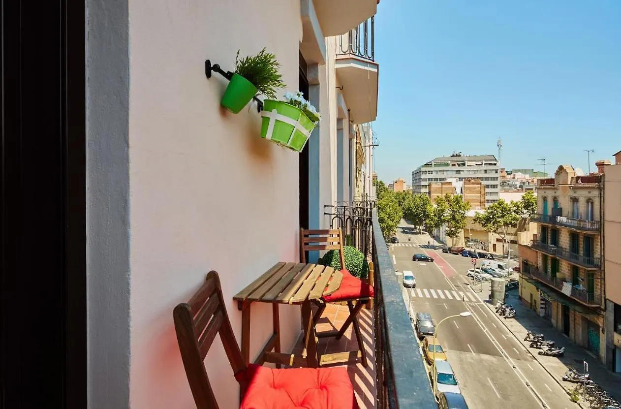 Lovely & Bright Bogatell Beach Apartment Barcelona